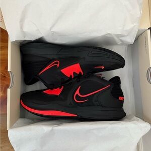 Kyrie low 5 sz 8.5 men